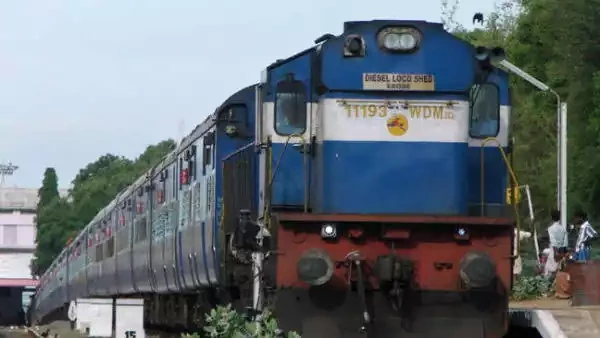 യാത്രാതിരക്ക് കുറയ്ക്കാൻ തിരുവനന്തപുരം-മംഗ്ളൂരു റൂട്ടിൽ ഫെസ്റ്റിവൽ സ്പെഷ്യൽ ട്രെയിൻ പ്രഖ്യാപിച്ച് ദക്ഷിണ റെയിൽവേ യാത്രാതിരക്ക് കുറയ്ക്കാൻ തിരുവനന്തപുരം-മംഗ്ളൂരു റൂട്ടിൽ ഫെസ്റ്റിവൽ സ്പെഷ്യൽ ട്രെയിൻ പ്രഖ്യാപിച്ച് ദക്ഷിണ റെയിൽവേ