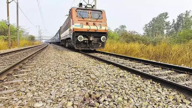ലഗേജുമായി ട്രെയിനിൽ യാത്ര ചെയ്യുമ്പോൾ ശ്രദ്ധിക്കുക.. , അധികമായാൽ ആറിരട്ടി പിഴ! ലഗേജുമായി ട്രെയിനിൽ യാത്ര ചെയ്യുമ്പോൾ ശ്രദ്ധിക്കുക.. , അധികമായാൽ ആറിരട്ടി പിഴ!
