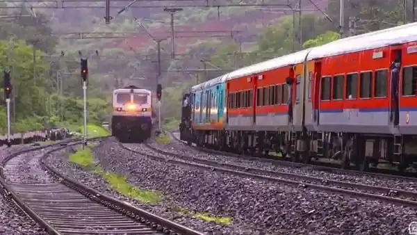 പൂജ അവധി: കൂടുതല് സ്പെഷ്യല് ട്രെയിനുകള് പൂജ അവധി: കൂടുതല് സ്പെഷ്യല് ട്രെയിനുകള്
