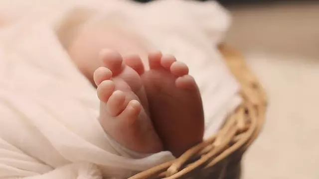 മൂന്നു വയസുകാരി വീടിനുള്ളില് ഷോക്കേറ്റ് മരിച്ചു മൂന്നു വയസുകാരി വീടിനുള്ളില് ഷോക്കേറ്റ് മരിച്ചു
