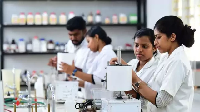 ഫാർമസിസ്റ്റ്, ലാബ് ടെക്നീഷ്യൻ, ഡ്രൈവർ ഒഴിവ് ഫാർമസിസ്റ്റ്, ലാബ് ടെക്നീഷ്യൻ, ഡ്രൈവർ ഒഴിവ്