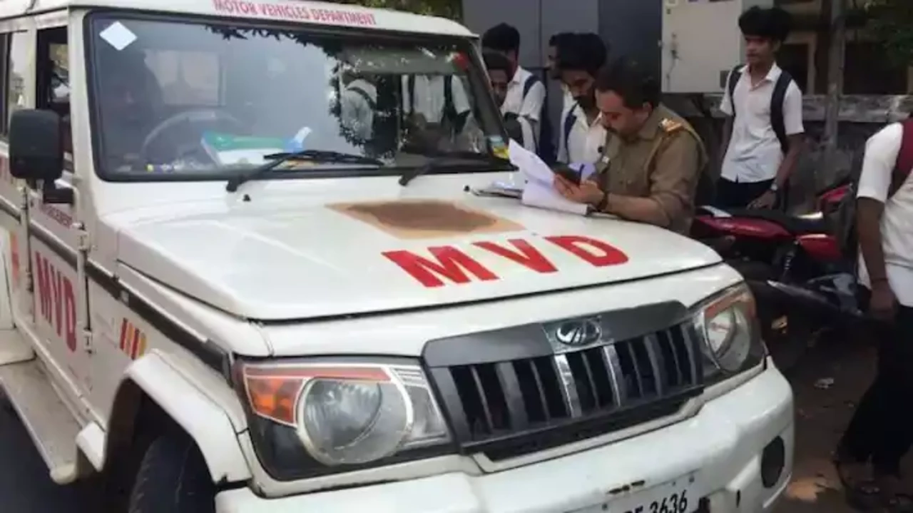 സ്വകാര്യ ബസ് ജീവനക്കാർക്ക് പൊലീസ് ക്ലിയറൻസ് സർട്ടിഫിക്കറ്റ് നിർബന്ധമാക്കി എംവിഡി സ്വകാര്യ ബസ് ജീവനക്കാർക്ക് പൊലീസ് ക്ലിയറൻസ് സർട്ടിഫിക്കറ്റ് നിർബന്ധമാക്കി എംവിഡി