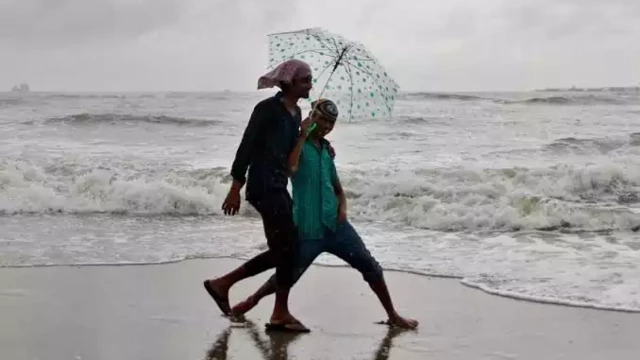 ശക്തമായ മഴയ്ക്ക് സാധ്യത, ഇടിമിന്നല് മുന്നറിയിപ്പ് ശക്തമായ മഴയ്ക്ക് സാധ്യത, ഇടിമിന്നല് മുന്നറിയിപ്പ്