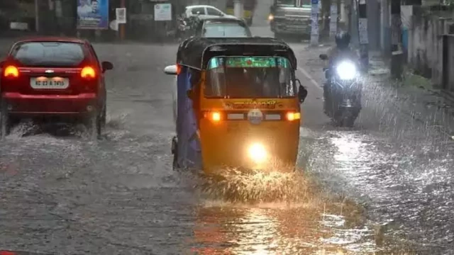 സംസ്ഥാനത്ത് ഒറ്റപ്പെട്ട ശക്തമായ മഴയ്ക്ക് സാധ്യത; വ്യാഴാഴ്ച കണ്ണൂർ, കാസർകോട് ജില്ലകളിൽ യെല്ലോ അലർട്ട് സംസ്ഥാനത്ത് ഒറ്റപ്പെട്ട ശക്തമായ മഴയ്ക്ക് സാധ്യത; വ്യാഴാഴ്ച കണ്ണൂർ, കാസർകോട് ജില്ലകളിൽ യെല്ലോ അലർട്ട്