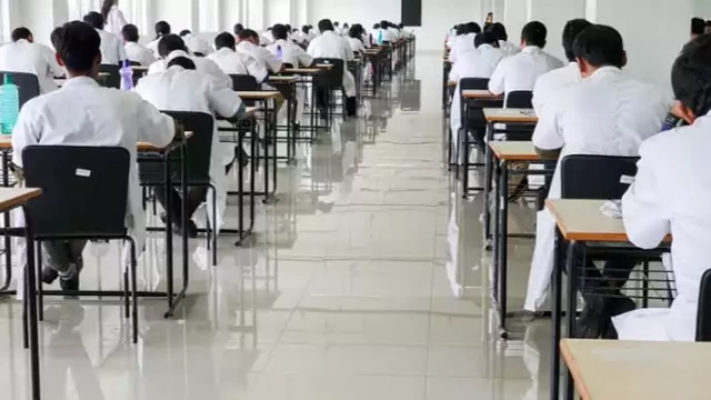 പ്ലസ് വൺ പ്രവേശനം രണ്ടാം അലോട്ട്മെൻ്റ് ഞായറാഴ്ച; ക്ലാസുകൾ ജൂലൈ ആറിന് ആരംഭിക്കും പ്ലസ് വൺ പ്രവേശനം രണ്ടാം അലോട്ട്മെൻ്റ് ഞായറാഴ്ച; ക്ലാസുകൾ ജൂലൈ ആറിന് ആരംഭിക്കും