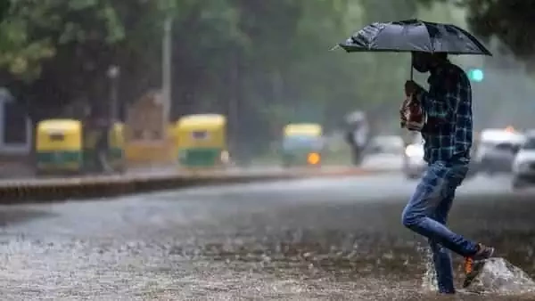 സംസ്ഥാനത്ത് ശക്തമായ വേനല് മഴയ്ക്ക് സാധ്യത; ബുധനാഴ്ച നാല് ജില്ലകളില് യെല്ലോ അലര്ട്ട് സംസ്ഥാനത്ത് ശക്തമായ വേനല് മഴയ്ക്ക് സാധ്യത; ബുധനാഴ്ച നാല് ജില്ലകളില് യെല്ലോ അലര്ട്ട്