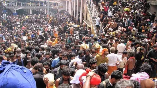 ശബരിമല, മാളികപ്പുറം മേല്ശാന്തി നിയമനം : അഭിമുഖത്തില് രണ്ടുപേരെ കൂടി പങ്കെടുപ്പിക്കാൻ ഹൈക്കോടതി നിർദേശം ശബരിമല, മാളികപ്പുറം മേല്ശാന്തി നിയമനം : അഭിമുഖത്തില് രണ്ടുപേരെ കൂടി പങ്കെടുപ്പിക്കാൻ ഹൈക്കോടതി നിർദേശം