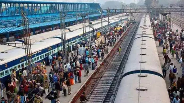 ‘രാത്രി മൊബൈൽ ചാർജിങ്ങിന് കടുത്ത നിയന്ത്രണവുമായി റെയിൽവേ ‘രാത്രി മൊബൈൽ ചാർജിങ്ങിന് കടുത്ത നിയന്ത്രണവുമായി റെയിൽവേ