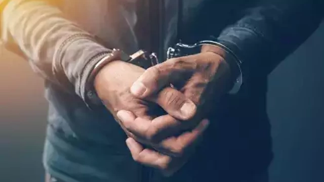 കൈക്കൂലി വാങ്ങുന്നതിനിടെ ഓവര്സിയര് വിജിലന്സ് പിടിയില് കൈക്കൂലി വാങ്ങുന്നതിനിടെ ഓവര്സിയര് വിജിലന്സ് പിടിയില്