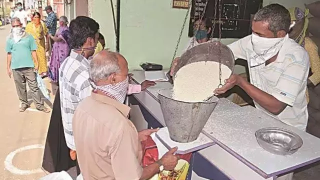 റേഷൻ കടകളില് ഇനി ഇരട്ട വിതരണമില്ല; നീല കാര്ഡുകാരുടെ അധിക അരിയും റദ്ദാക്കി റേഷൻ കടകളില് ഇനി ഇരട്ട വിതരണമില്ല; നീല കാര്ഡുകാരുടെ അധിക അരിയും റദ്ദാക്കി
