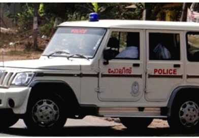കൊല്ലത്ത് മരുമകളുടെ കൈപ്പത്തി ഭര്തൃപിതാവ് വെട്ടിമാറ്റി; തടയാൻ ചെന്ന ഭാര്യയ്ക്കും വെട്ടേറ്റു കൊല്ലത്ത് മരുമകളുടെ കൈപ്പത്തി ഭര്തൃപിതാവ് വെട്ടിമാറ്റി; തടയാൻ ചെന്ന ഭാര്യയ്ക്കും വെട്ടേറ്റു