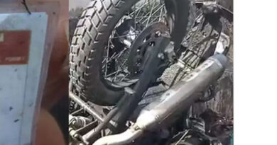 കണ്ണൂരില്‍ ബൈക്ക് ഇലക്‌ട്രിക്ക് പോസ്റ്റില്‍ ഇടിച്ച്‌ തീപിടിച്ച്‌ യുവാവിന് ദാരുണാന്ത്യം