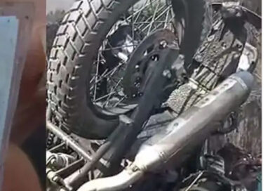 കണ്ണൂരില്‍ ബൈക്ക് ഇലക്‌ട്രിക്ക് പോസ്റ്റില്‍ ഇടിച്ച്‌ തീപിടിച്ച്‌ യുവാവിന് ദാരുണാന്ത്യം