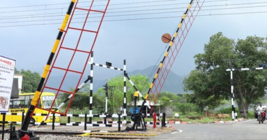 റെയില്‍വേ ഗേറ്റ് അടയ്ക്കുന്നതിനിടെ വാഹനം ഓടിച്ചുകയറ്റുന്ന ഡ്രൈവർമാരുടെ ലൈസൻസ് സസ്‌പെൻഡ് ചെയ്യും