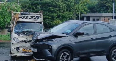 പഴയങ്ങാടിയിൽ ഗുഡ്സ് വാഹനത്തിൽ കാറിടിച്ച് അപകടം; ഒരാൾക്ക് പരുക്ക്