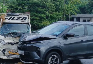 പഴയങ്ങാടിയിൽ ഗുഡ്സ് വാഹനത്തിൽ കാറിടിച്ച് അപകടം; ഒരാൾക്ക് പരുക്ക്