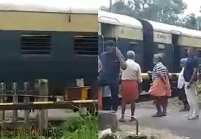 മെമു ട്രെയിനില്‍ പുക; ട്രെയിൻ നിര്‍ത്തി യാത്രക്കാരെ പുറത്തിറക്കി