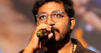 മുഖ്യമന്ത്രിയെ ബഹുമാനിച്ചില്ലെന്ന് ആരോപണം; മഹേഷ് കുഞ്ഞുമോനെതിരെ സെെബർ ആക്രമണം