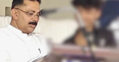 അഡ്രസ് തെറ്റിച്ചു എഴുതിയെന്ന് പറഞ്ഞു കുട്ടിയെ സ്റ്റേജിലേക്ക് വിളിച്ചു വരുത്തി ചെവിയില്‍ നുള്ളി; ജലീലിനെതിരെ പരാതി