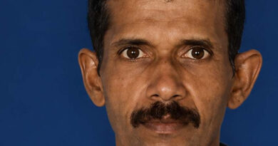 തല ഭിത്തിയില്‍ ഇടിപ്പിച്ചു, മദ്യപിക്കാൻ പണം നല്‍കാത്തതിന് അമ്മയുടെ വിരല്‍ അടിച്ചൊടിച്ച മകൻ അറസ്റ്റില്‍