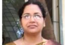 കാർ പോർച്ചില്‍ സംസാരിച്ചു നില്‍ക്കുകയായിരുന്ന അമ്മയെ മകൻ ക്രൂരമായി വെട്ടിക്കൊലപ്പെടുത്തി