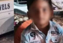 ഗാരിജില്‍ നിര്‍ത്തിയിട്ടിരുന്ന ബസിന്റെ ഹൈഡ്രോളിക് ഡോറില്‍ കഴുത്ത് കുടുങ്ങി ഏഴുവയസുകാരന് ദാരുണാന്ത്യം