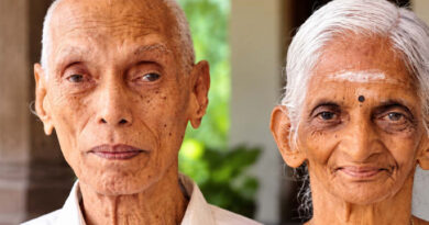 കാസർഗോഡ് ഭാര്യയുടെ മൃതദേഹത്തിനരികെ നാമം ജപിക്കവേ  ഭര്‍ത്താവും കുഴഞ്ഞുവീണ്  മരിച്ചു