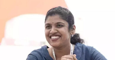 കോപ്പിയടി വിവാദം; ചിന്താ ജെറോമിന്റെ പിഎച്ച്ഡി പരിശോധിക്കാൻ പ്രത്യേക സമിതി