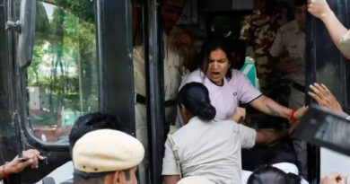 മുഖ്യതിരഞ്ഞെടുപ്പ് കമ്മിഷണറുടെ രാജി ആവശ്യപ്പെട്ട് ജന്തർ മന്തറിൽ വൻ പ്രതിഷേധം;എംഎ ബേബിയും വൃന്ദ കാരാട്ടും അറസ്റ്റിൽ