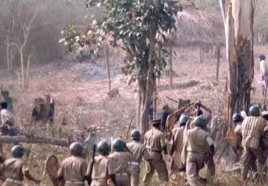 മുത്തങ്ങാ സമരം; പൊലീസ് മര്ദ്ദനമേറ്റ കെ കെ സുരേന്ദ്രന് 12.5 ലക്ഷം രൂപ നഷ്ട പരിഹാരം നല്കാന് ഉത്തരവ് മുത്തങ്ങാ സമരം; പൊലീസ് മര്ദ്ദനമേറ്റ കെ കെ സുരേന്ദ്രന് 12.5 ലക്ഷം രൂപ നഷ്ട പരിഹാരം നല്കാന് ഉത്തരവ്